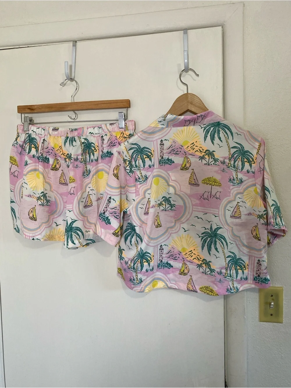 Cynthia Rowley Women's Sleepwear Set Med Button Top Short Tropical Pring NWT - Picture 2 of 8